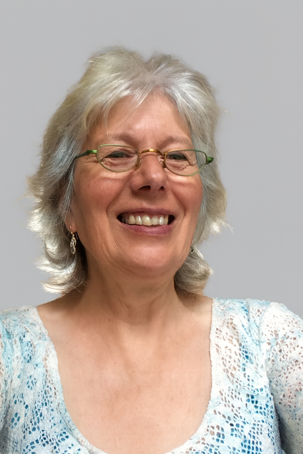 dr anna profile photo neutral bkgd